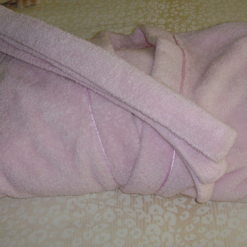 NAUTICA Sleepwear Fluffy Pink Robe in L-XL - Picture 3 of 15
